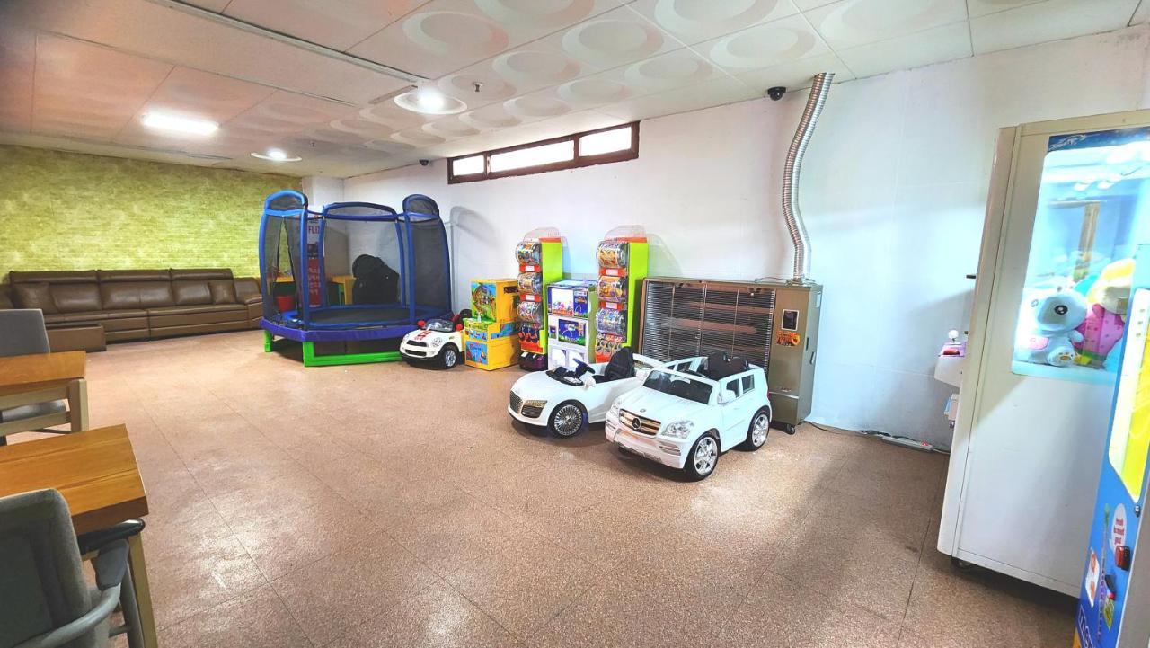 Kids & Family Hotel Гиеонгджу Екстериор снимка